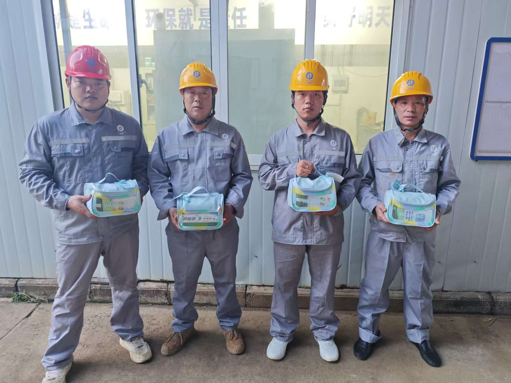 酷暑送清凉，关怀暖人心|恒畅环保致敬线坚守人员!